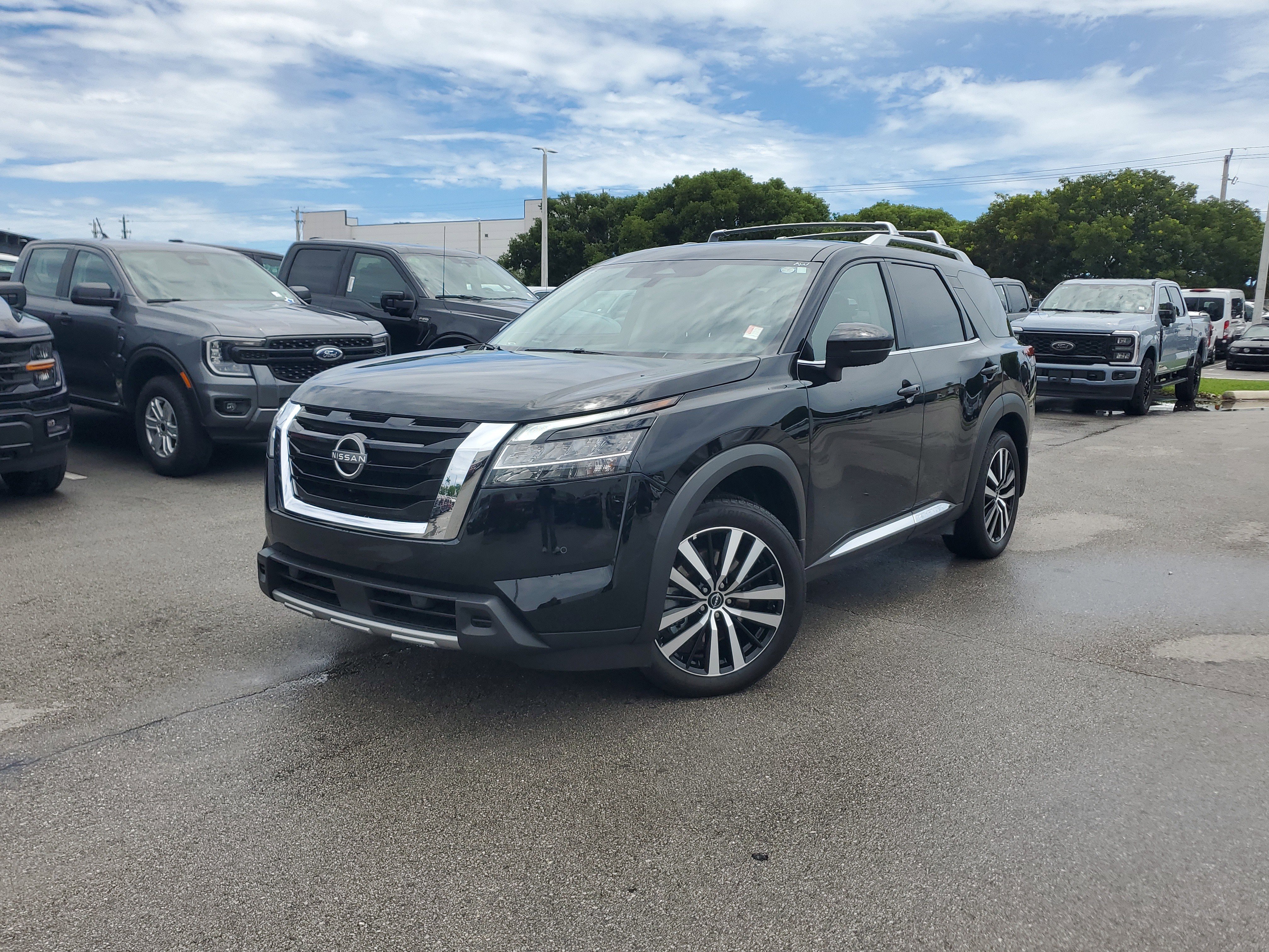 Certified 2024 Nissan Pathfinder Platinum w/ Cargo Package image 34