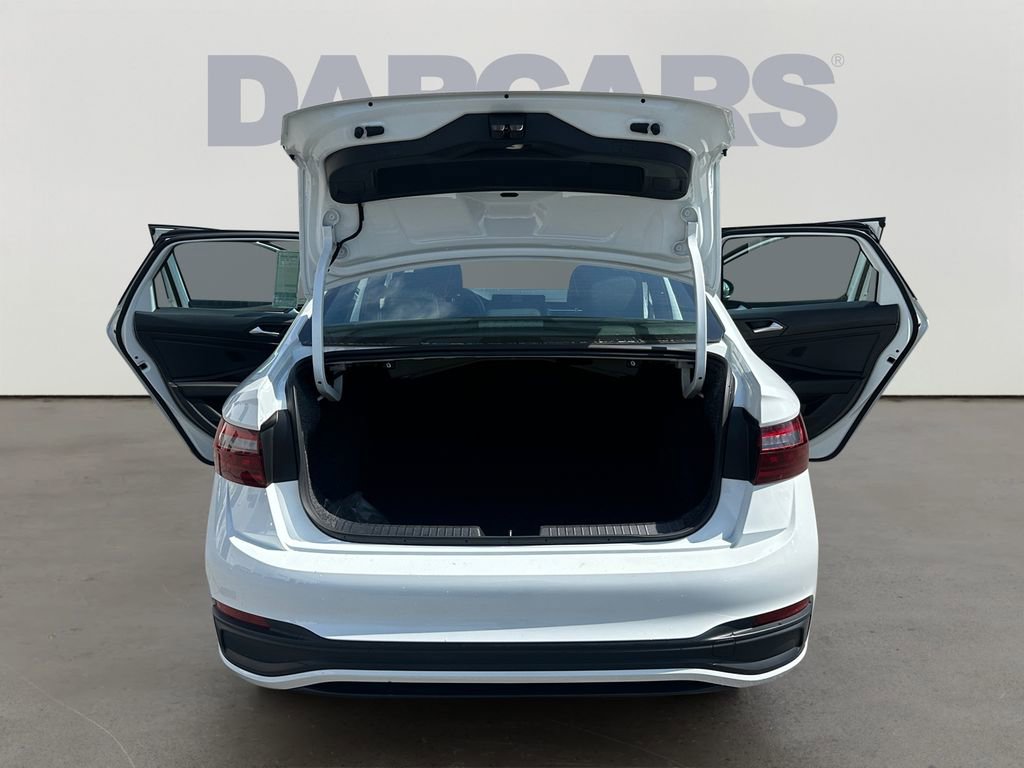 Used 2025 Volkswagen Jetta Sport image 24