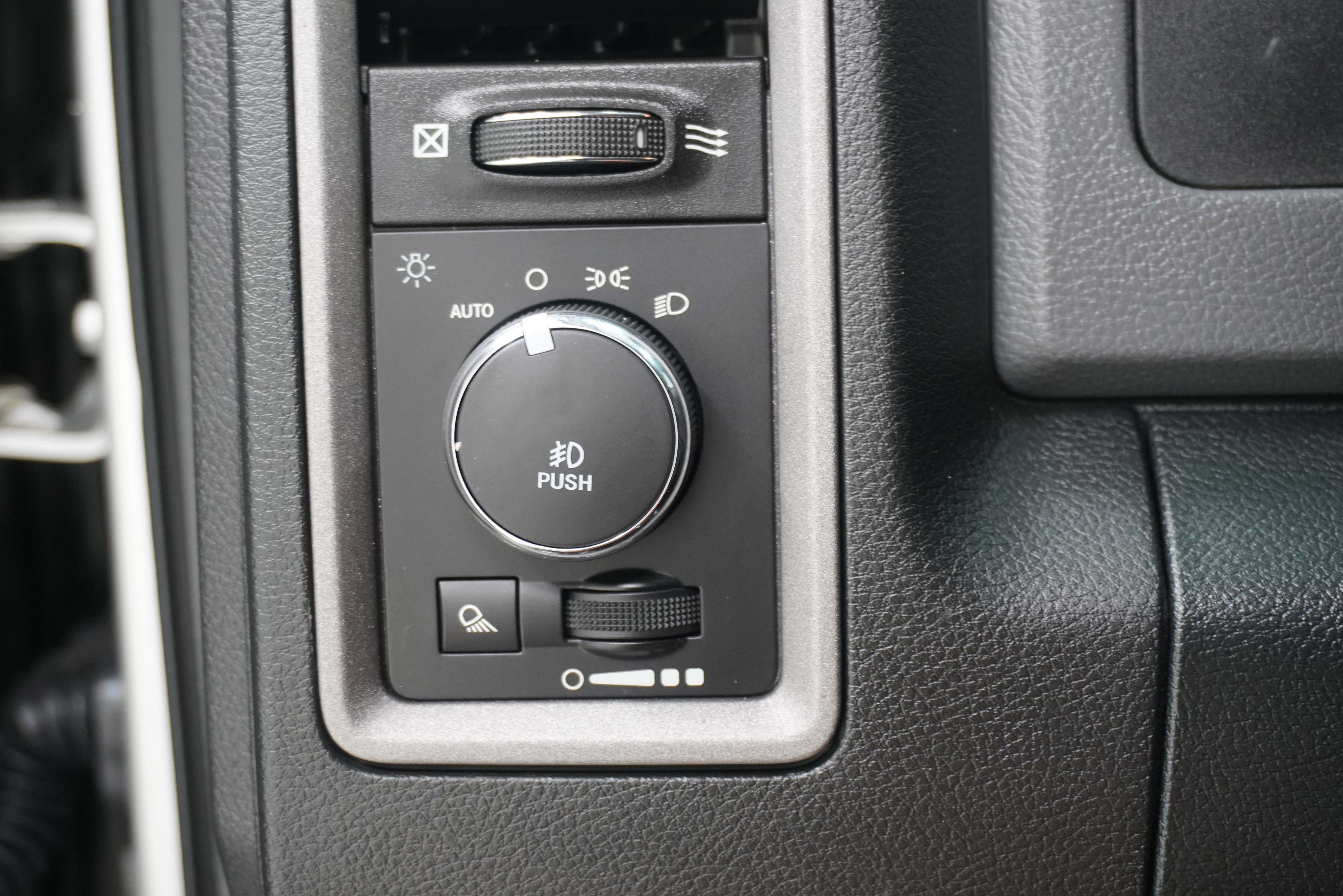 Used 2017 RAM 1500 Express RWD image 18