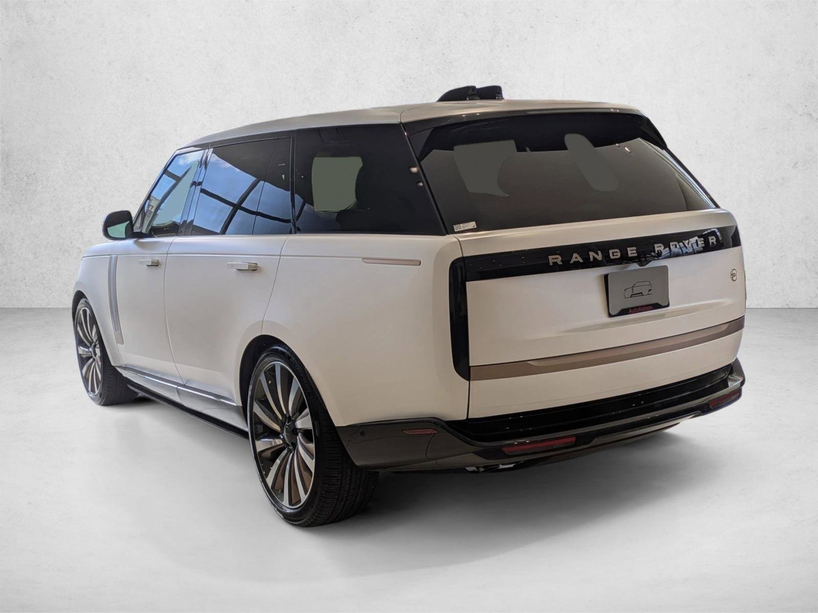 New 2026 Land Rover Range Rover SV AWD/4WD image 9