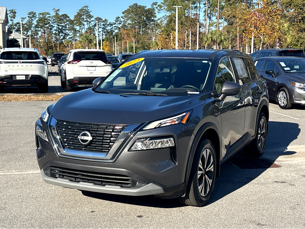Used 2022 Nissan Rogue SV image 3