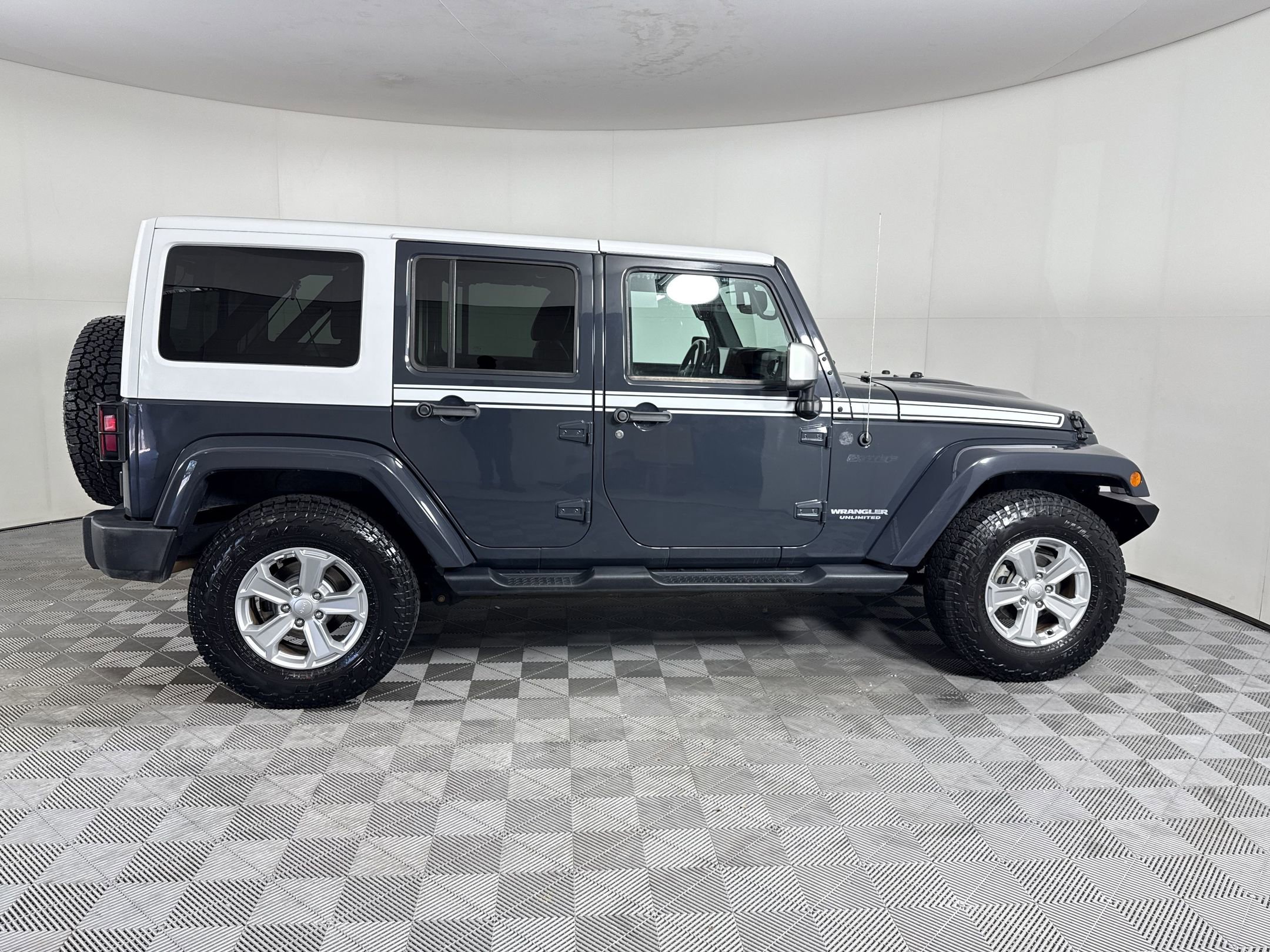 Used 2017 Jeep Wrangler Unlimited Sahara w/ Quick Order Package 24E Chief AWD/4WD image 8