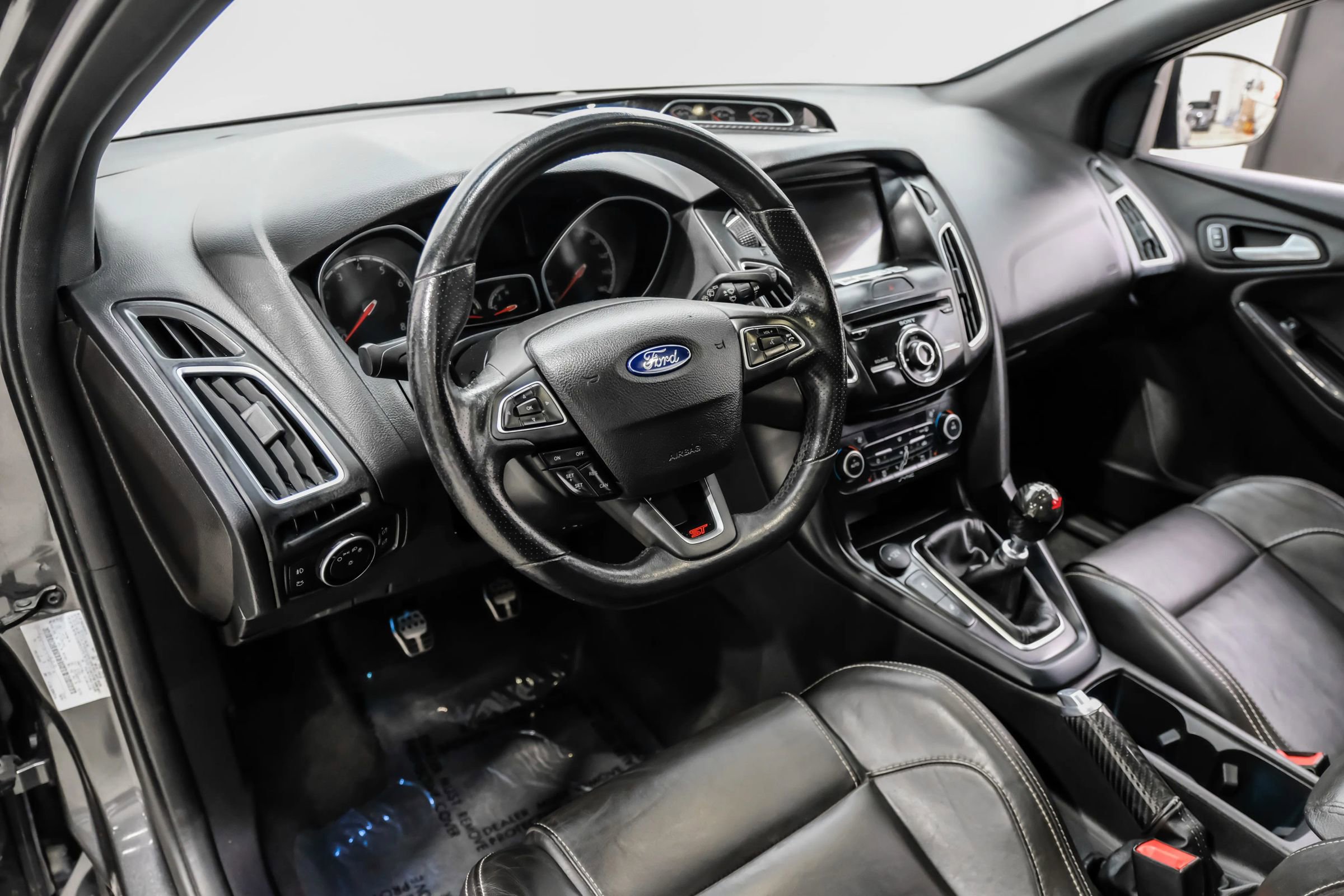 Used 2018 Ford Focus ST w/ Equipment Group 402A FWD image 26