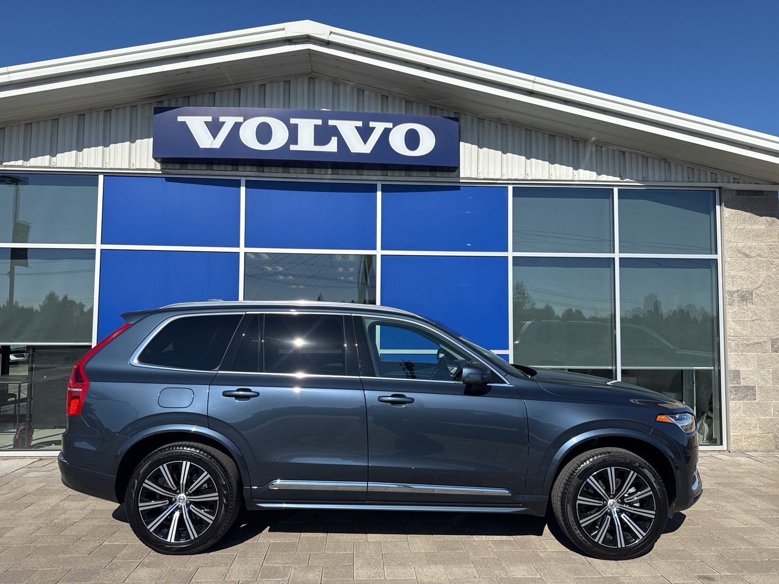 Used 2025 Volvo XC90 B5 Core image 7