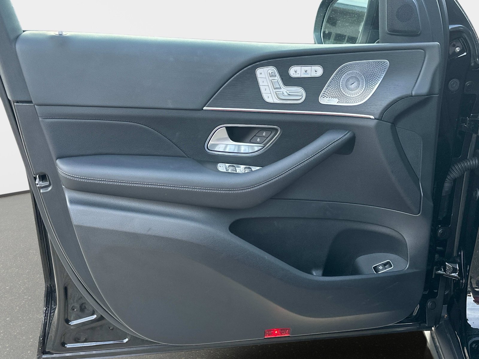 Certified 2025 Mercedes-Benz GLS 450 4MATIC image 17