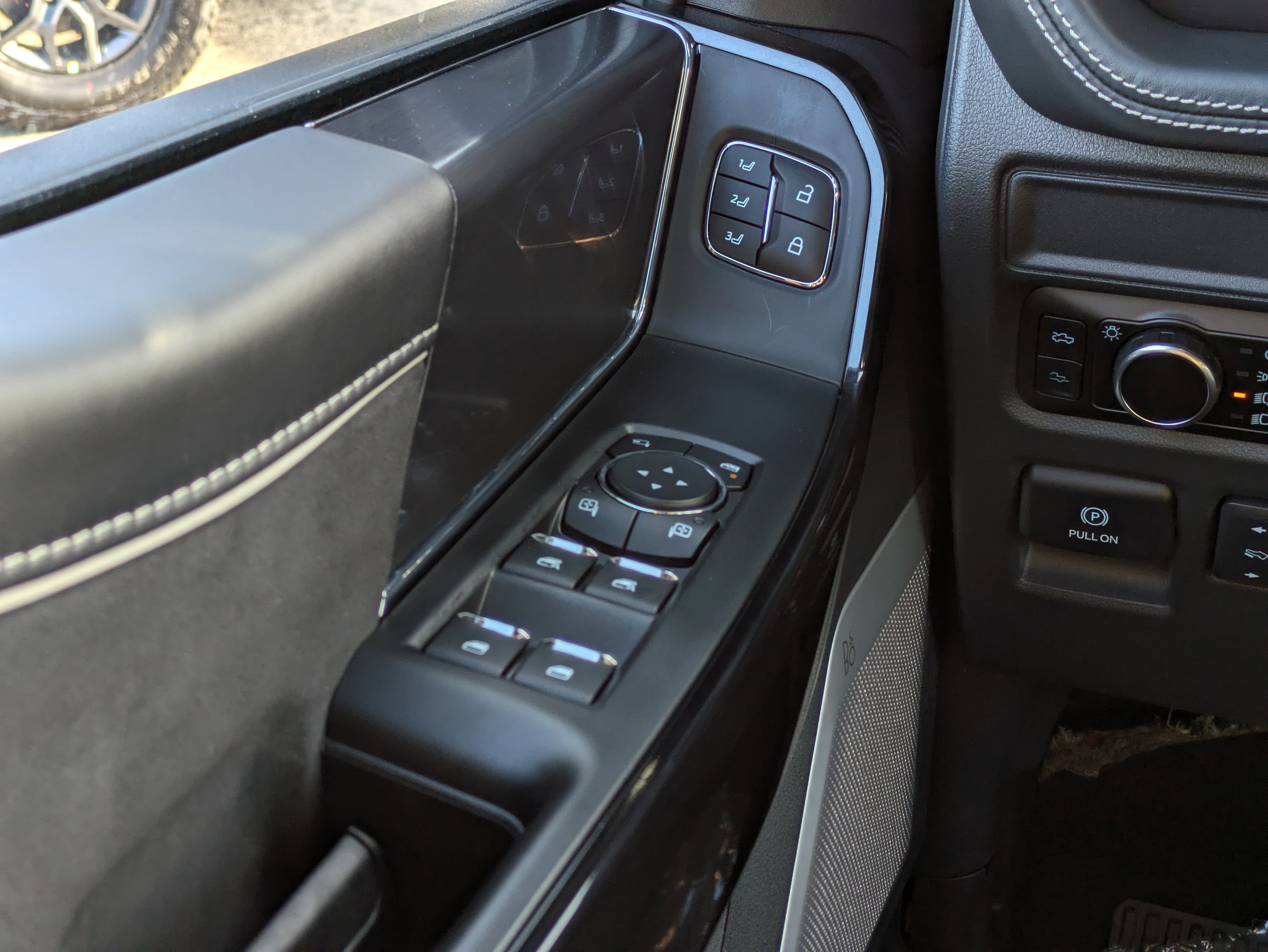 New 2025 Ford F150 Lightning Platinum image 26