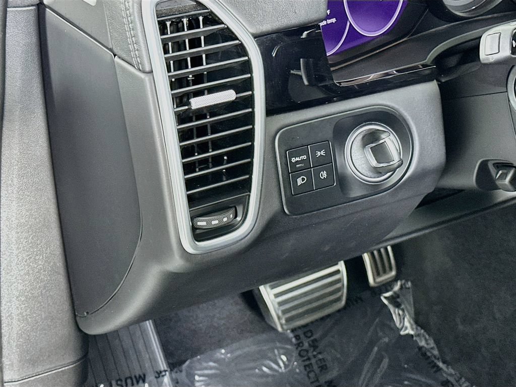 Certified 2023 Porsche Cayenne GTS AWD/4WD image 11
