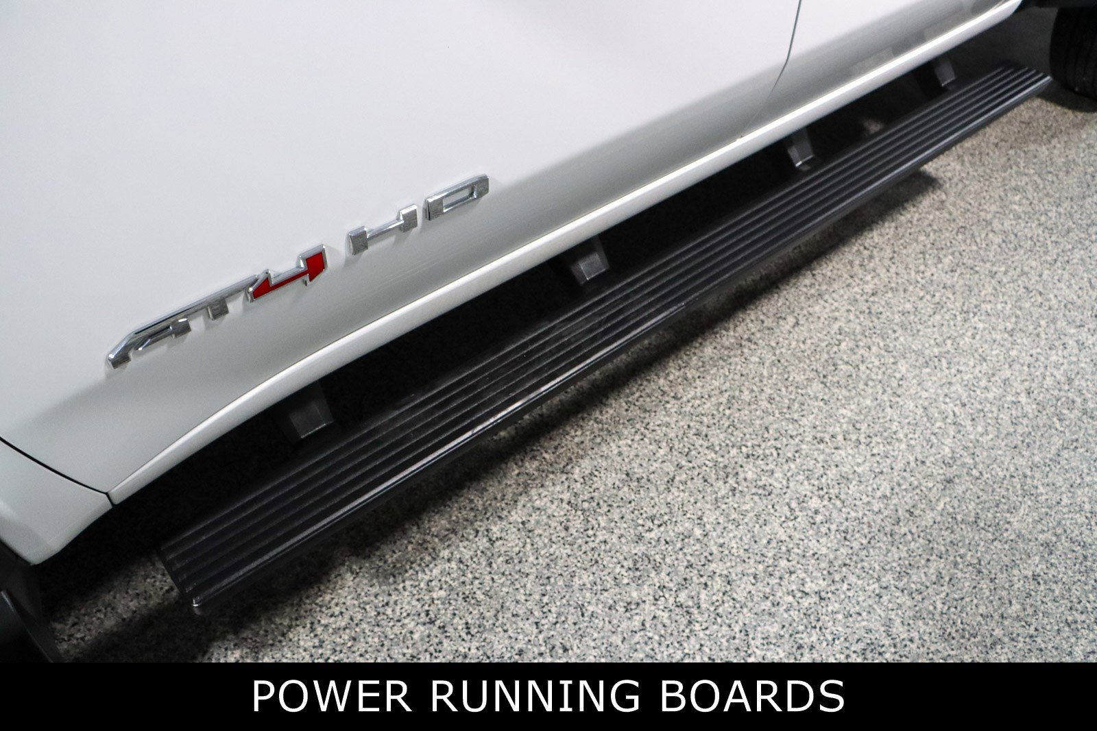 Used 2024 GMC Sierra 2500 AT4 w/ AT4 Preferred Package image 12