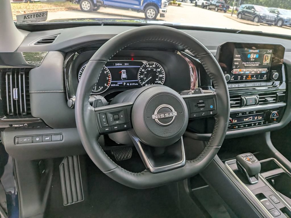 Used 2025 Nissan Pathfinder SV FWD image 35