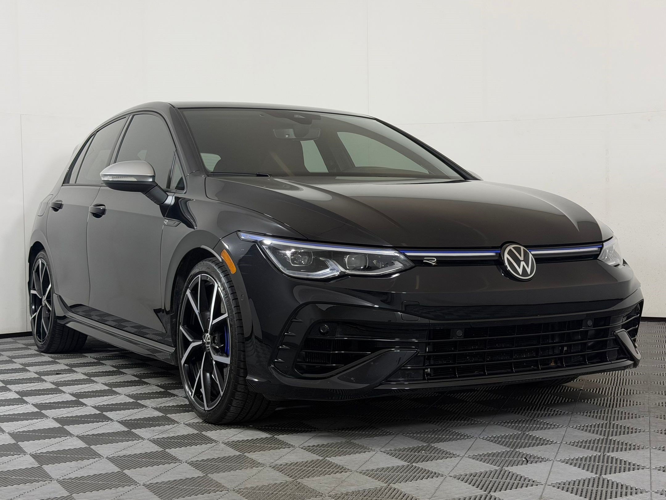 Used 2023 Volkswagen Golf R AWD/4WD image 6