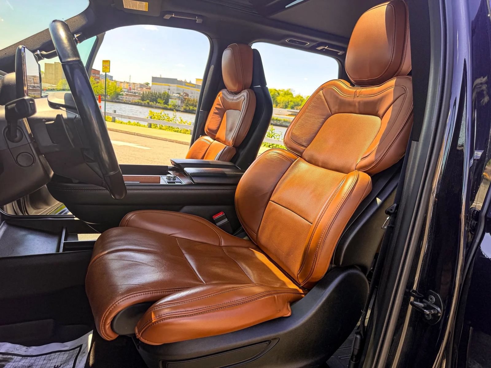 Used 2019 Lincoln Navigator L Reserve w/ Cargo Package AWD/4WD image 19
