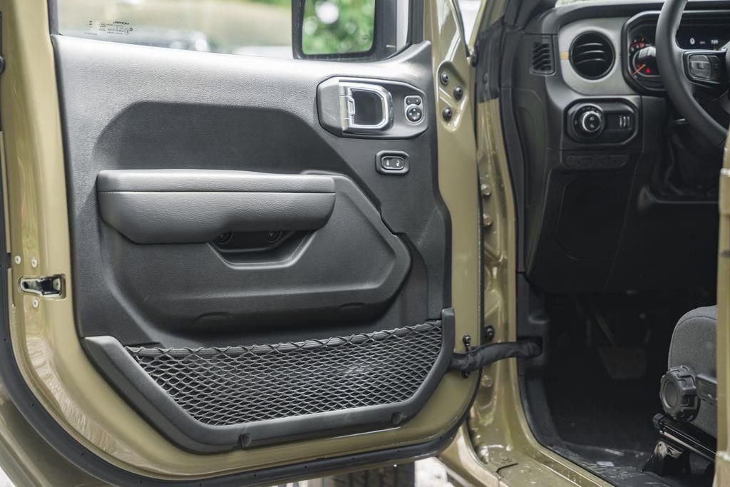 New 2025 Jeep Gladiator Sport AWD/4WD image 37