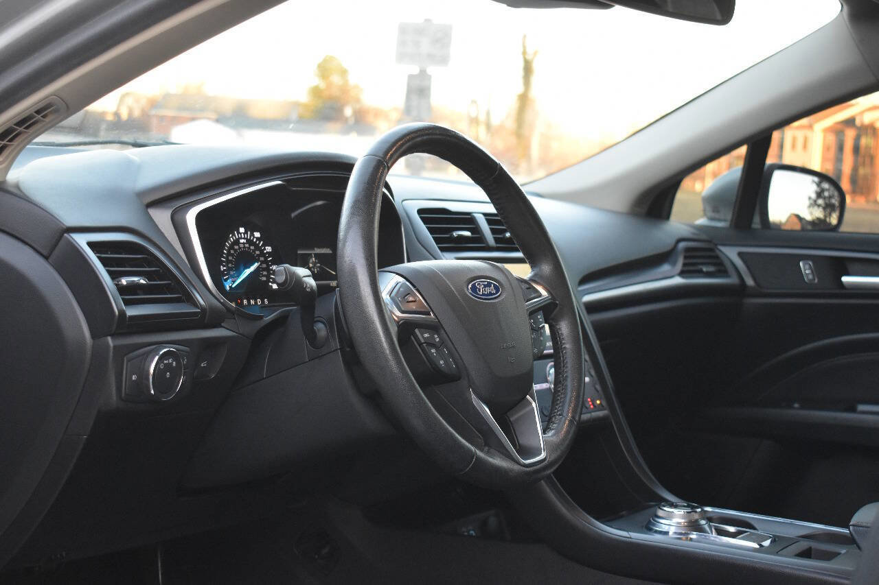 Used 2019 Ford Fusion Titanium AWD/4WD image 18