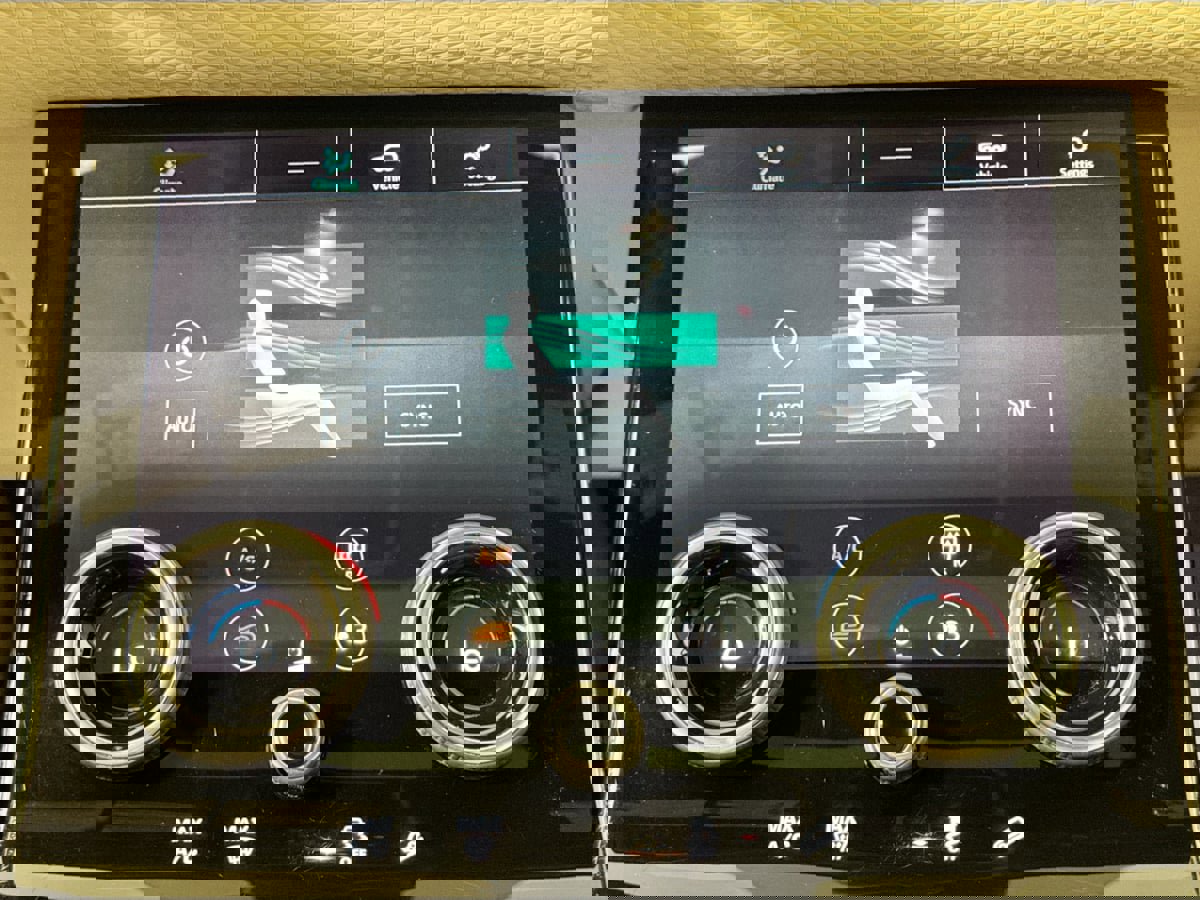 Used 2019 Land Rover Range Rover Velar S image 16