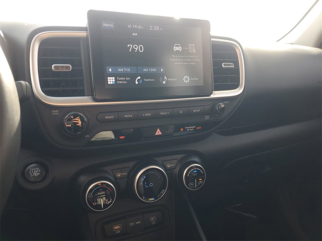 Used 2024 Hyundai Venue SEL image 24