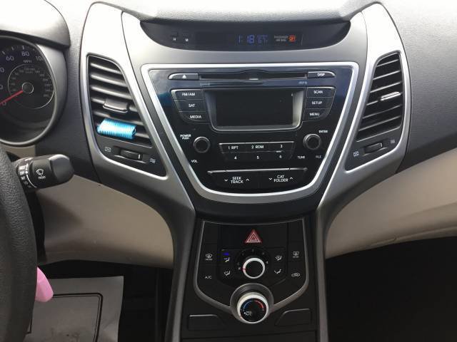 Used 2016 Hyundai Elantra SE image 16