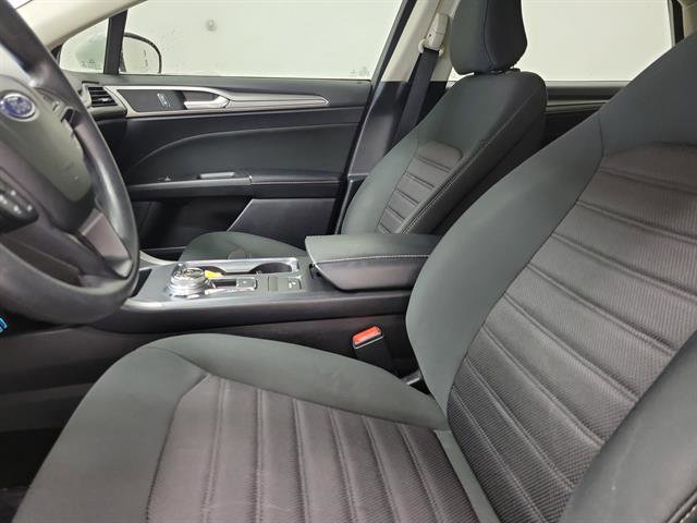 Used 2020 Ford Fusion SE image 16