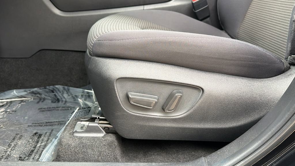 Certified 2025 Toyota Highlander LE image 18