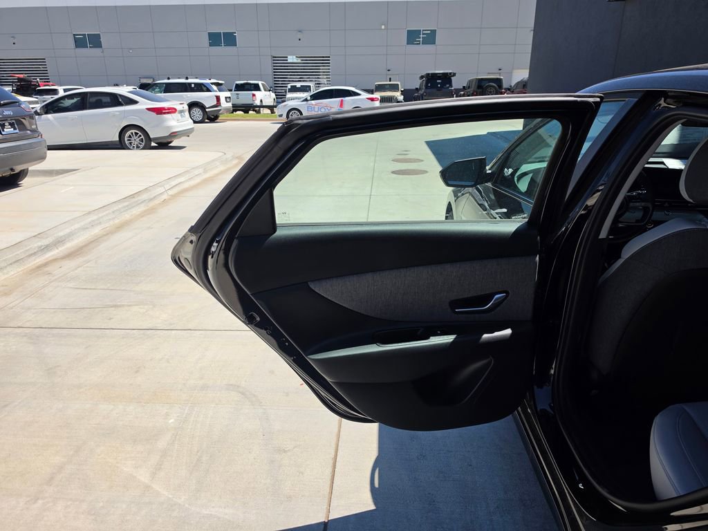 New 2026 Hyundai Elantra Limited FWD image 14