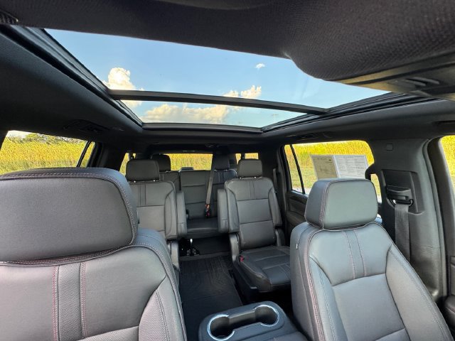 Used 2024 Chevrolet Suburban RST w/ Luxury Package AWD/4WD image 38