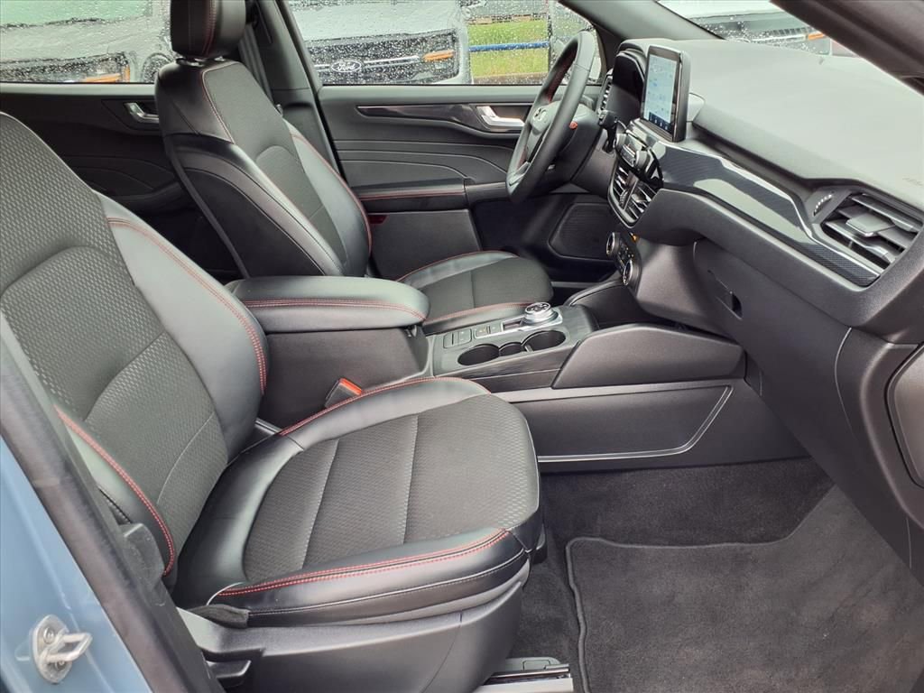 Used 2025 Ford Escape ST-Line FWD image 27
