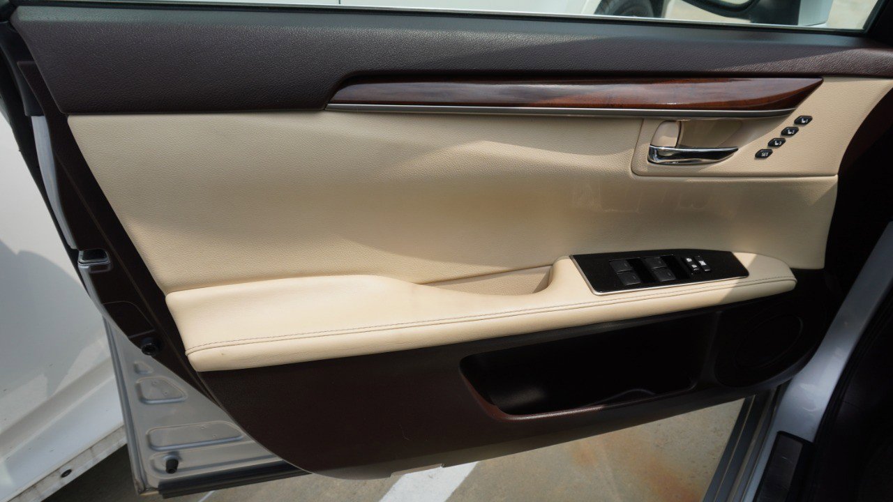 Used 2017 Lexus ES 350 w/ Luxury Package FWD image 12