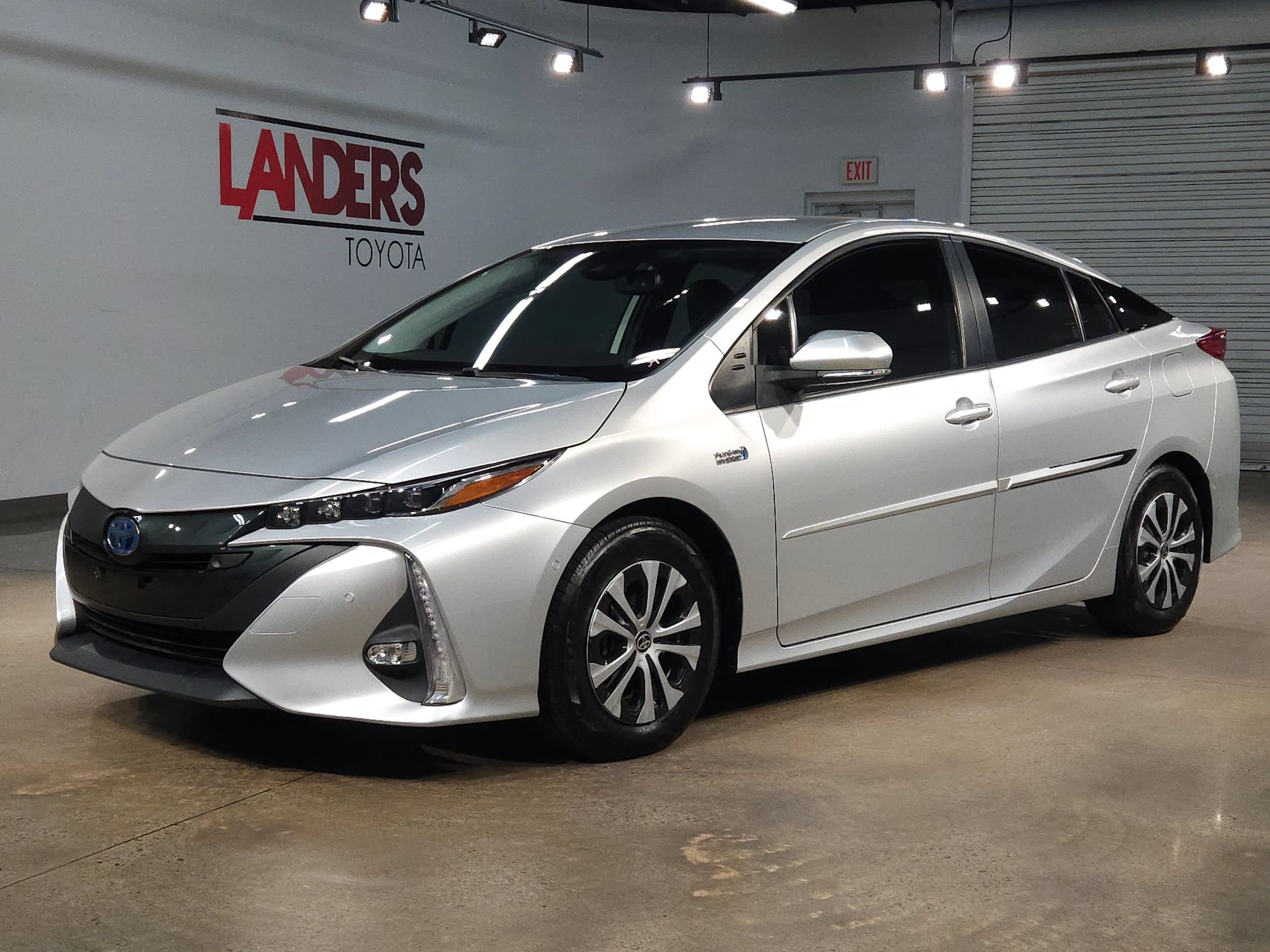 Used 2021 Toyota Prius Prime Limited FWD image 3