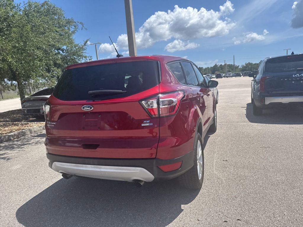 Used 2017 Ford Escape SE w/ SE Cold Weather Package AWD/4WD image 6