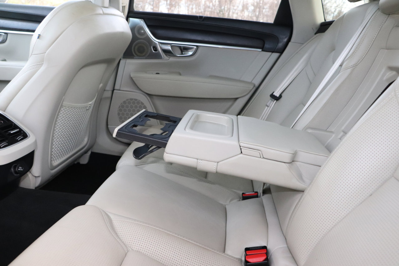 Used 2017 Volvo V90 T6 Cross Country image 16