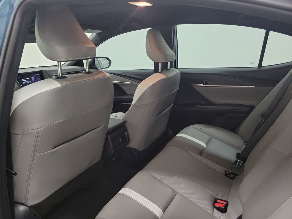 Used 2025 Toyota Camry SE w/ Convenience Package image 14