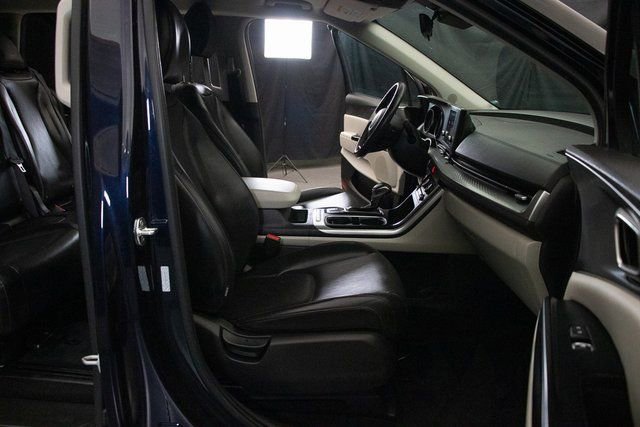 Used 2024 Kia Carnival LX image 16