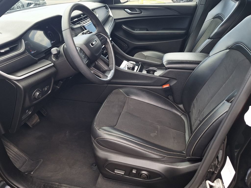 Used 2024 Jeep Grand Cherokee L Laredo AWD/4WD image 10