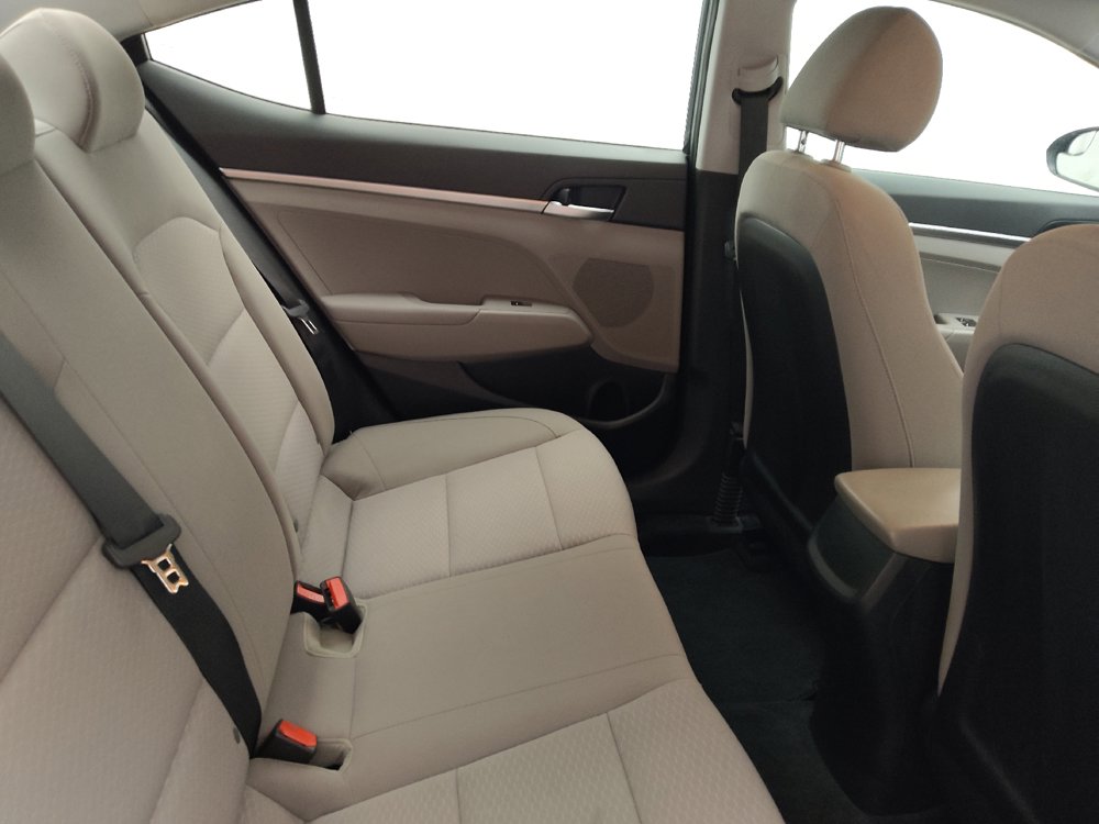 Used 2020 Hyundai Elantra SE FWD image 19