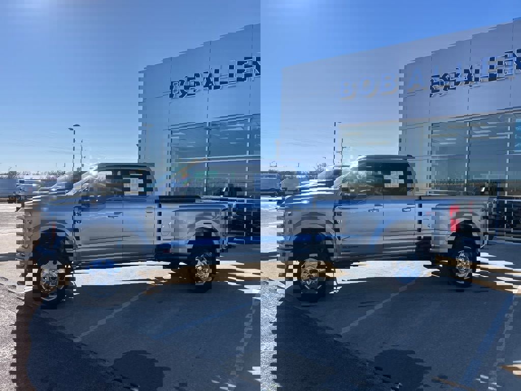 Used 2024 Ford F450 Platinum w/ FX4 Off-Road Package image 2