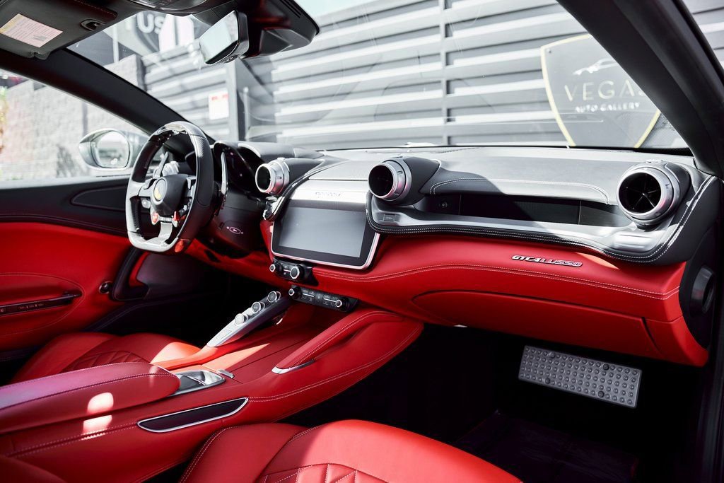 Used 2020 Ferrari GTC4Lusso image 44