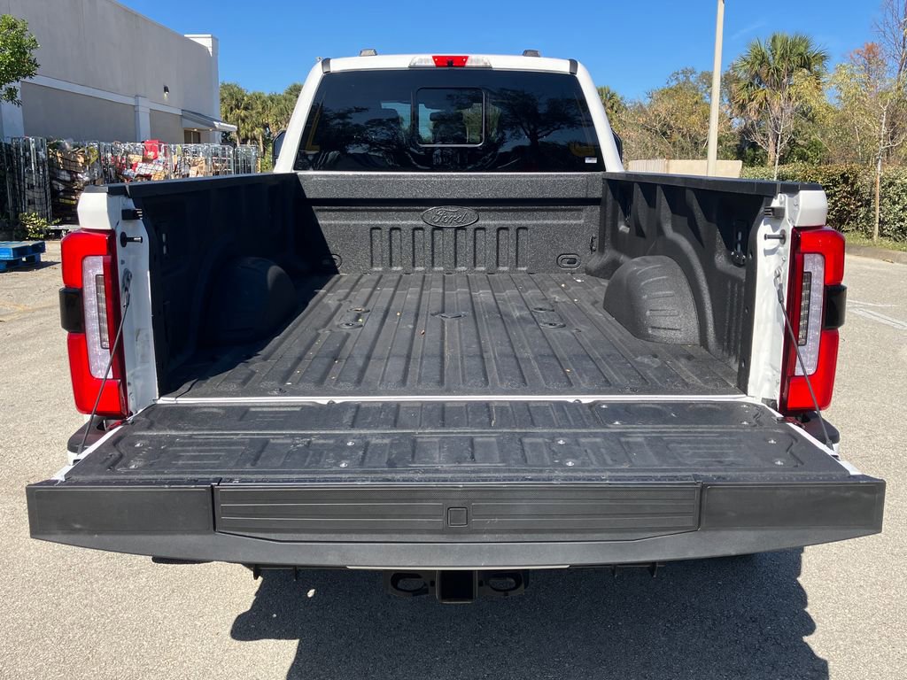Used 2025 Ford F450 Platinum w/ FX4 Off-Road Package image 31