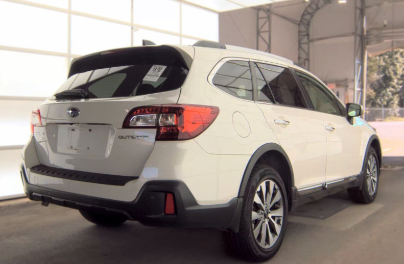Used 2018 Subaru Outback 2.5i Touring w/ Protection Package #1 AWD/4WD image 4