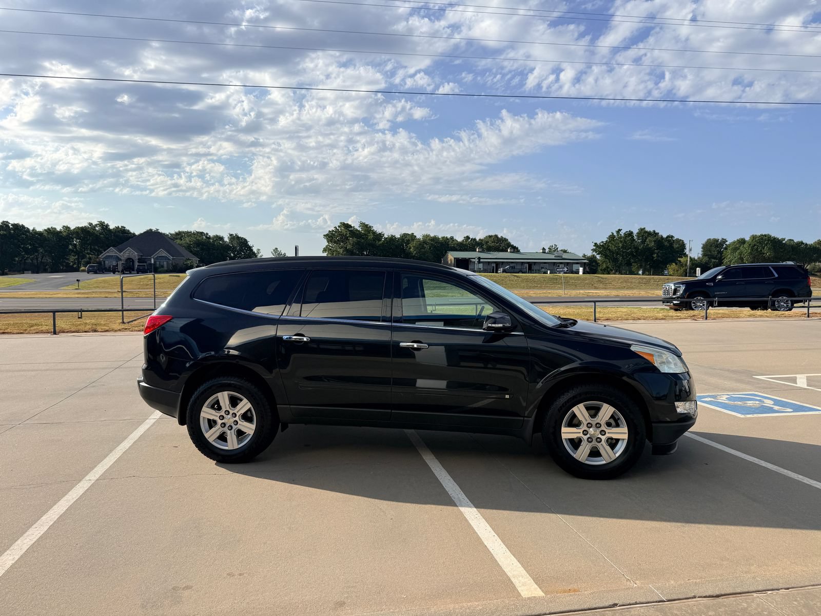 Used 2010 Chevrolet Traverse LT w/ Personal Connectivity Package FWD image 12