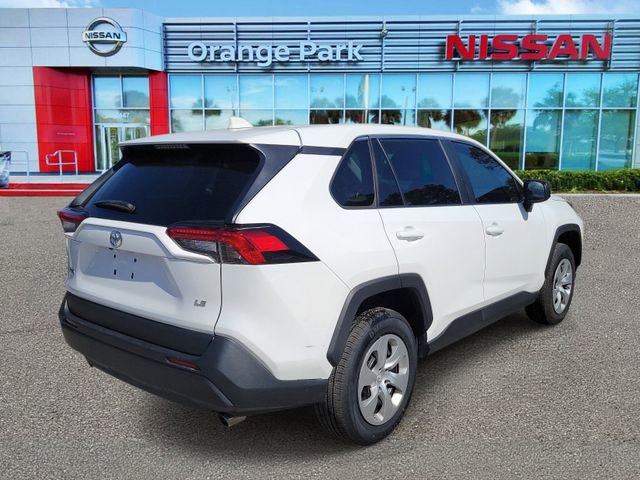 Used 2022 Toyota RAV4 LE FWD image 2
