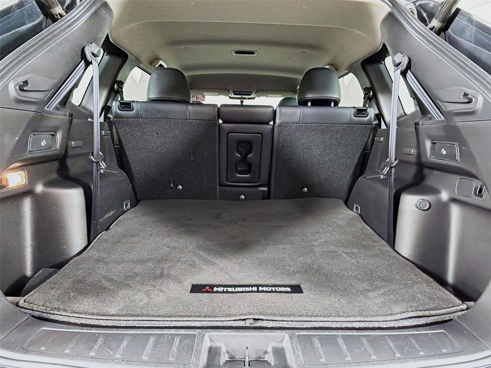 Used 2023 Mitsubishi Outlander SE image 25