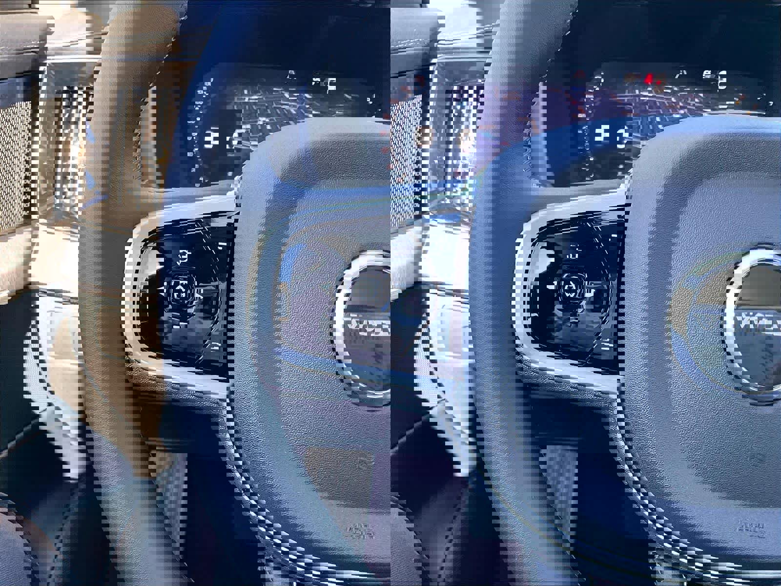 New 2026 Volvo XC90 B6 Ultra w/ Protection Package AWD/4WD image 17