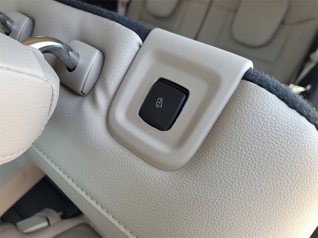 Used 2021 Ford Explorer Limited w/ Hybrid Equipment Group 310A image 13