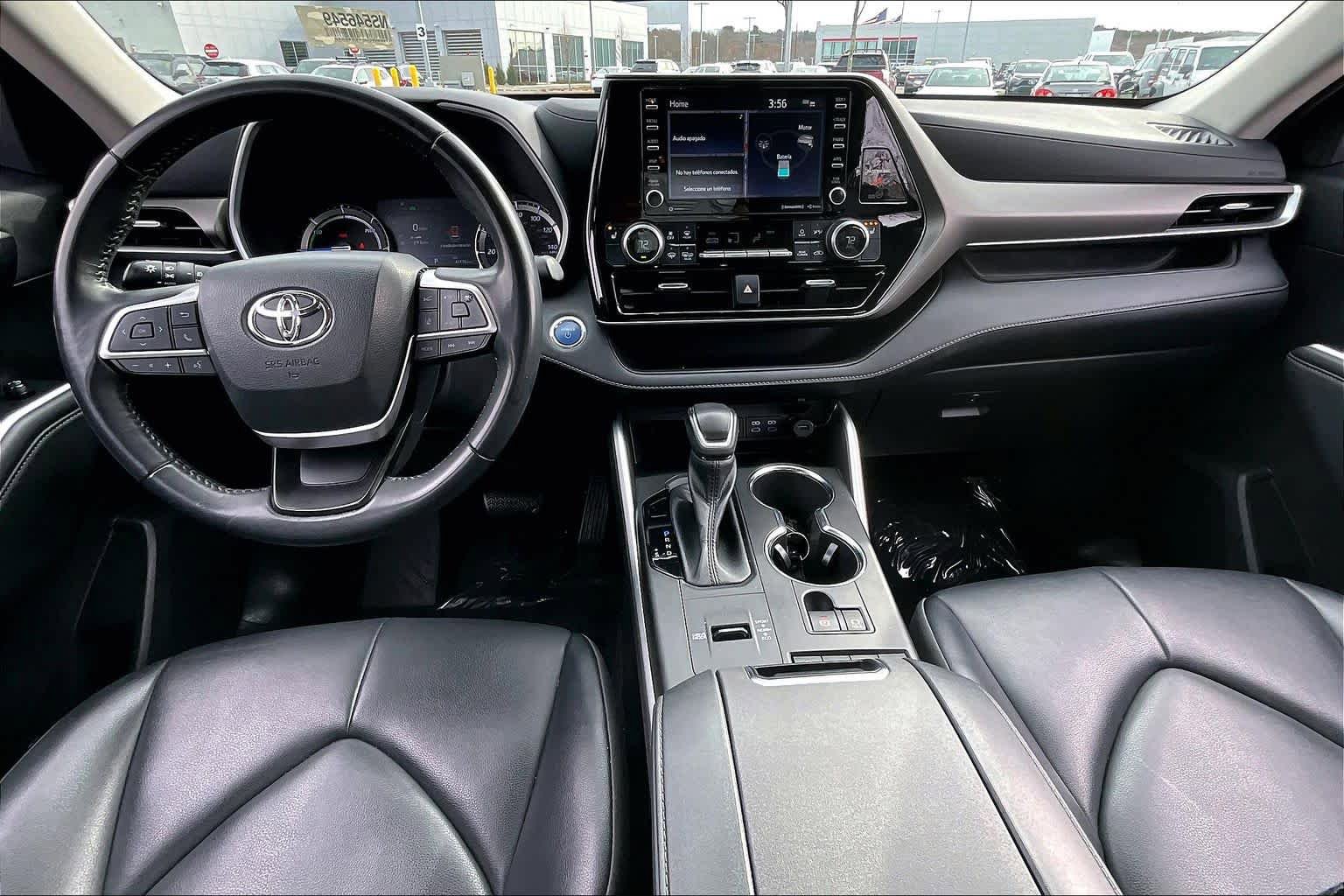 Used 2022 Toyota Highlander XLE AWD/4WD image 16