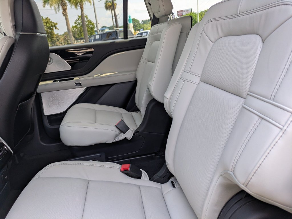 New 2026 Lincoln Aviator Reserve w/ Luxury Package RWD image 17