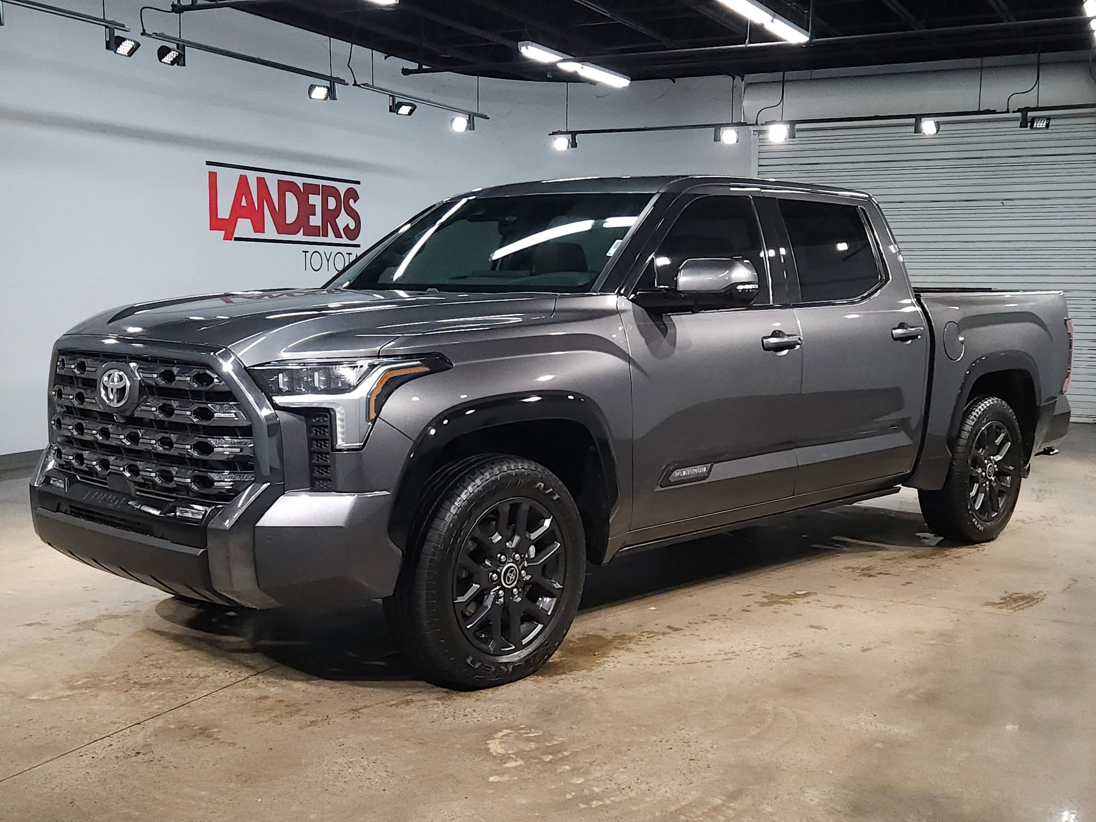 Used 2022 Toyota Tundra Platinum image 3
