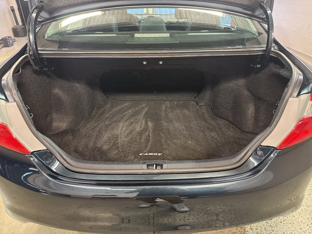 Used 2014 Toyota Camry SE FWD image 32