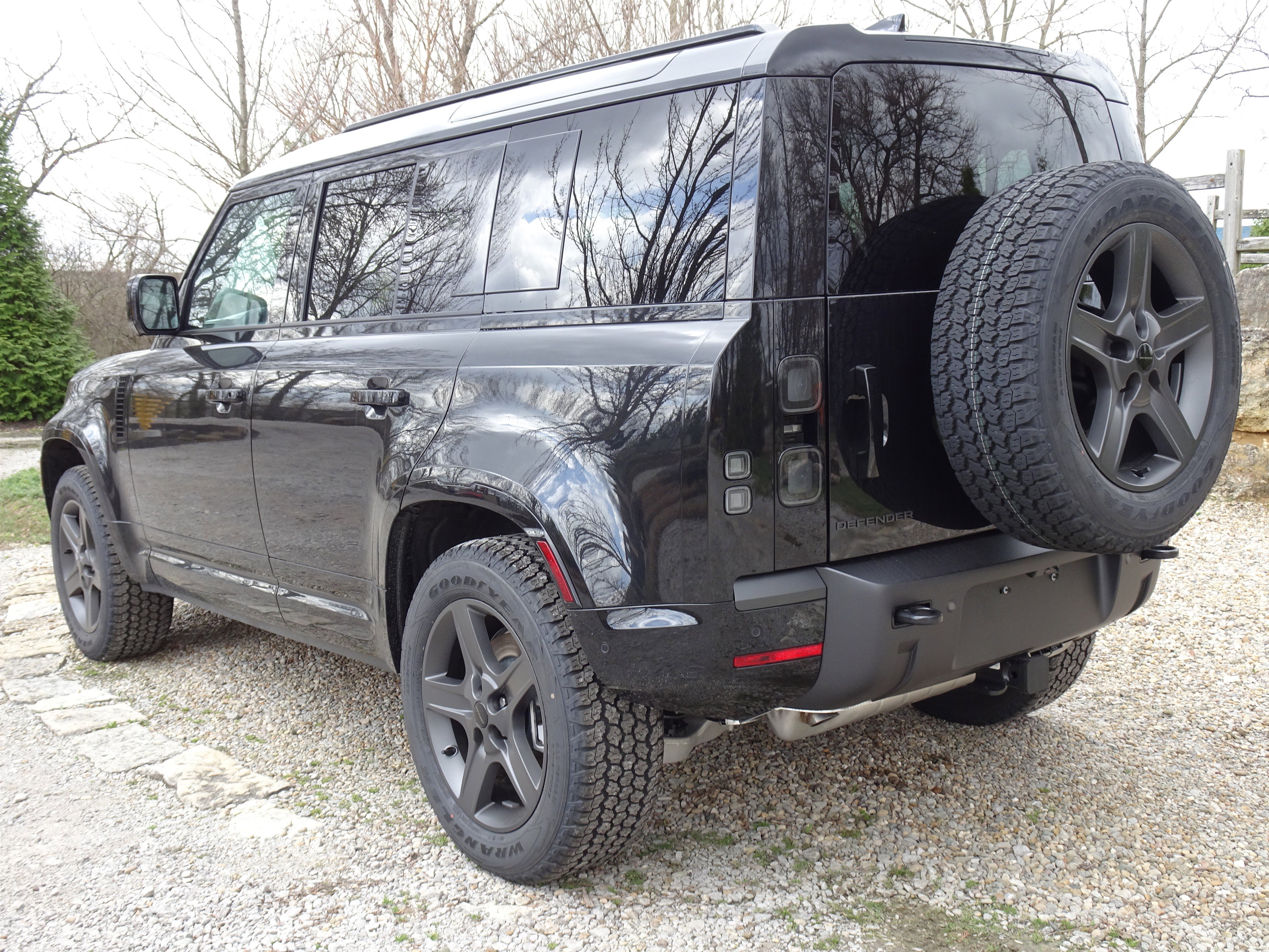 New 2026 Land Rover Defender 110 X-Dynamic SE AWD/4WD image 9
