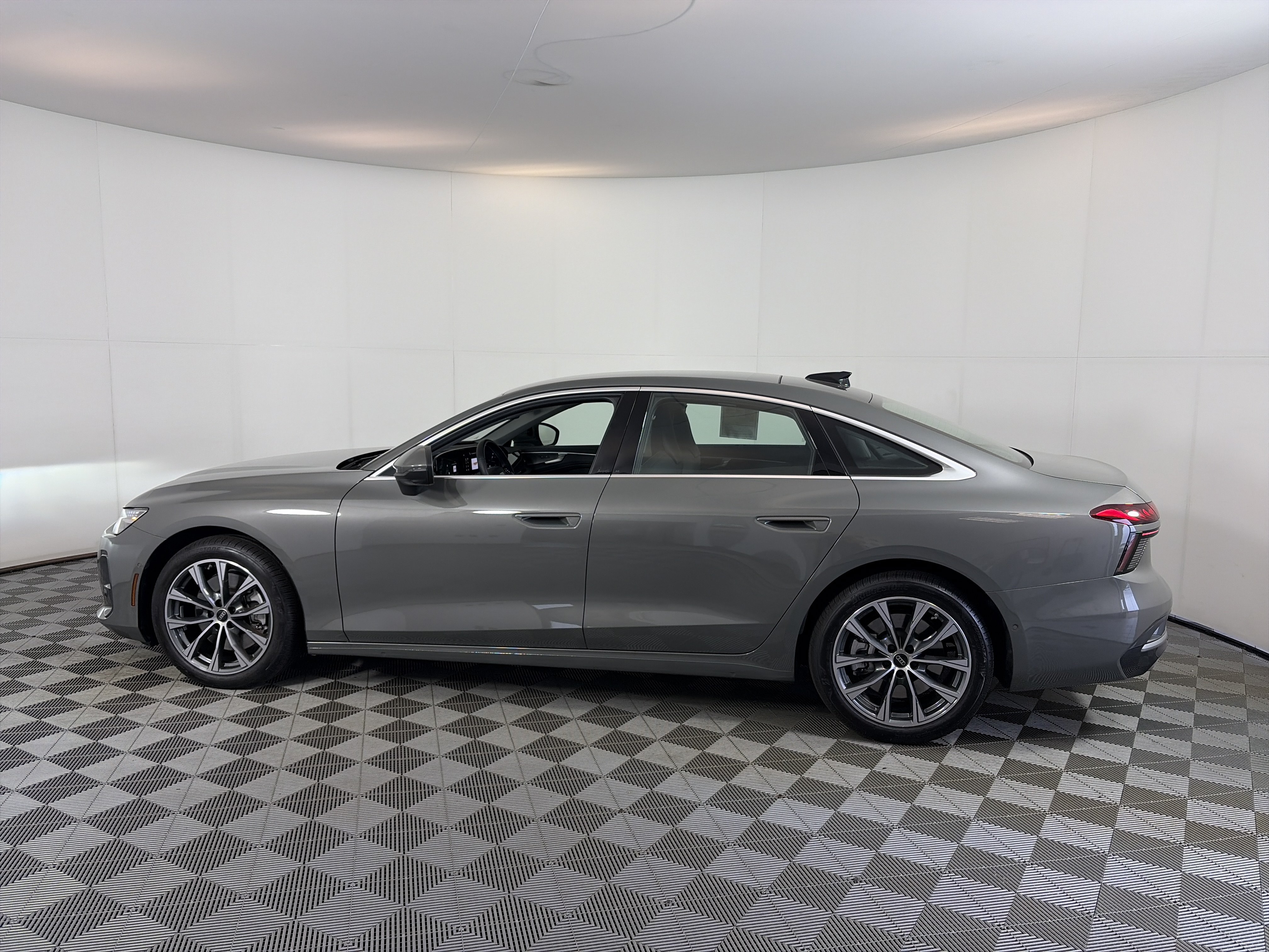 Used 2026 Audi A6 Premium Plus w/ Premium Plus Package AWD/4WD image 4