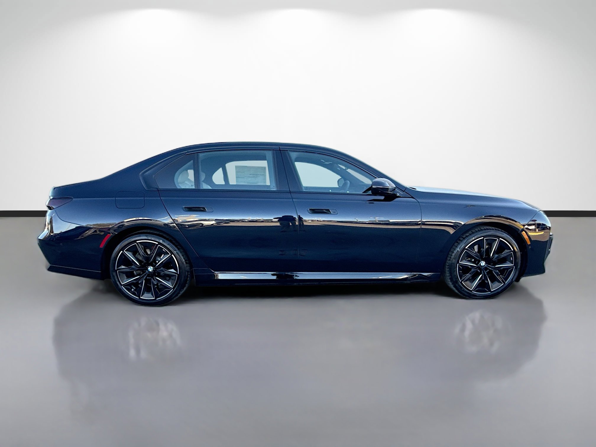 New 2026 BMW i7 xDrive60 w/ Premium Package AWD/4WD image 2