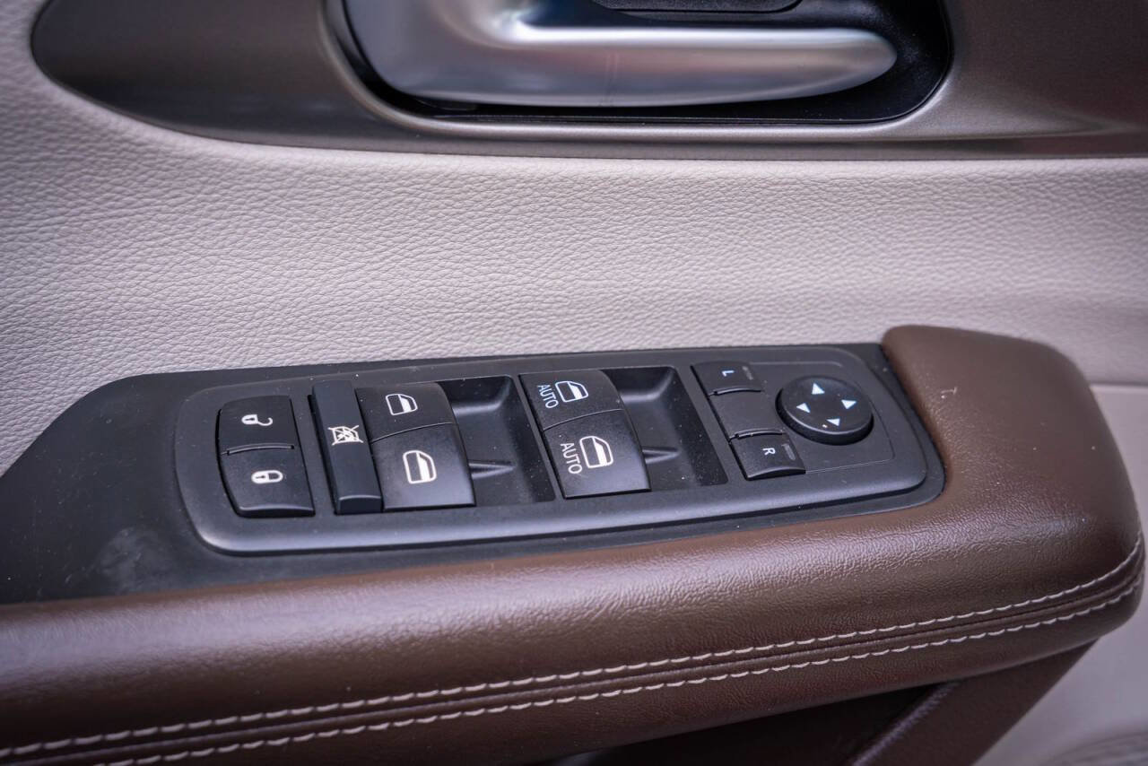 Used 2021 Chrysler Voyager Lxi image 13